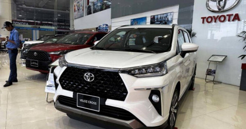 Toyota giảm giá hàng loạt xe tháng 12