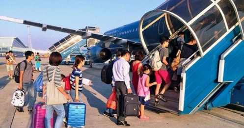 Lo ngại tăng trần giá vé máy bay khiến du lịch nội địa 'đói' khách