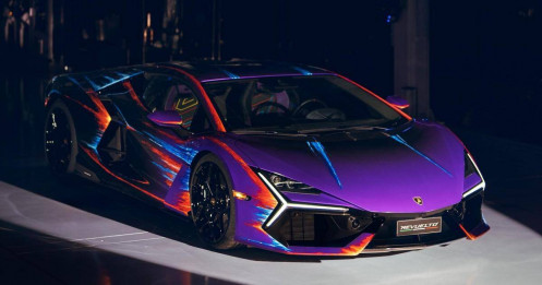 Siêu xe triệu đô Lamborghini Revuelto sơn màu thủ công độc nhất thế giới