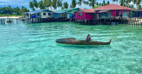 Semporna, vùng biển ‘xanh trong thấy đáy’ bên bờ đông Malaysia