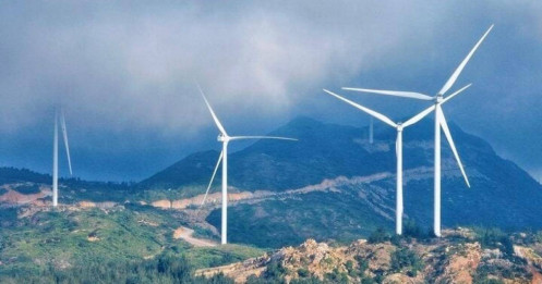Thấy gì từ chuyện điện gió nhập từ Lào rẻ hơn trong nước?