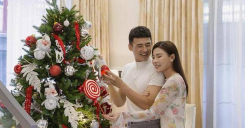 Noel ấm áp trong căn biệt thự mới của vợ chồng Thúy Diễm - Lương Thế Thành