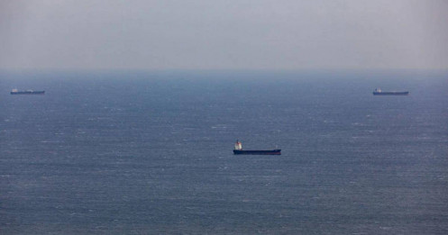 Tàu chở hàng ở Biển Đỏ bị tấn công, lo tái diễn thiếu container rỗng