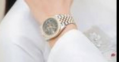 Bật mí chiếc đồng hồ giá hơn nửa tỷ đồng Quang Hải đeo trên tay trong lễ ăn hỏi