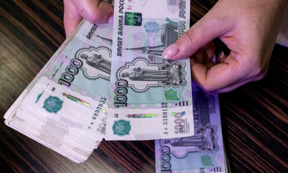 Nga áp dụng lại biện pháp kiểm soát vốn để hỗ trợ đồng ruble