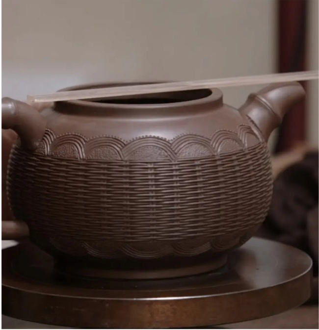 Giải mã những ấm trà có giá đắt bằng cả căn chung cư: Bí quyết nằm ở loại đất quý hơn vàng của Trung Quốc