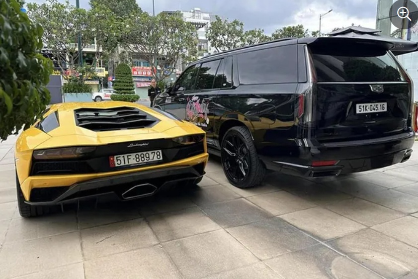 Hoàng Kim Khánh 'lột đồ' trị giá 1,5 tỷ của Lamborghini Aventador S