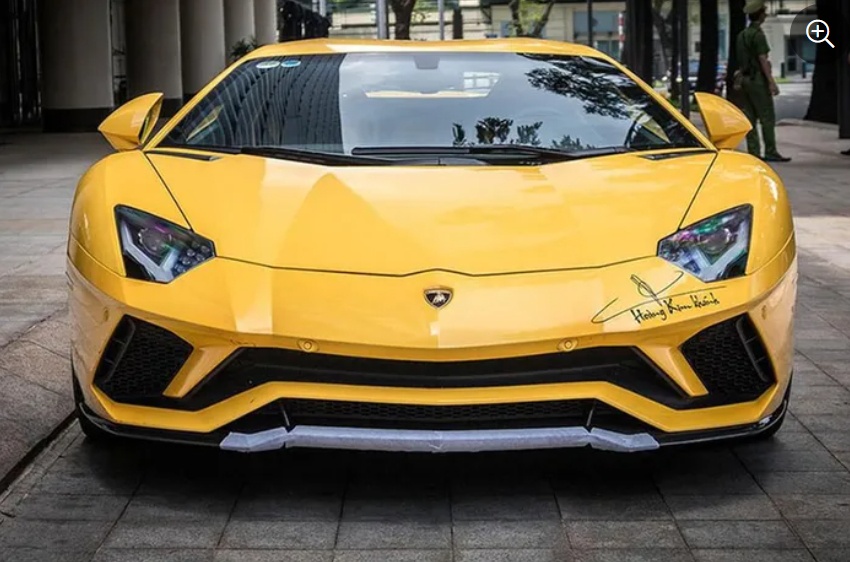 Hoàng Kim Khánh 'lột đồ' trị giá 1,5 tỷ của Lamborghini Aventador S