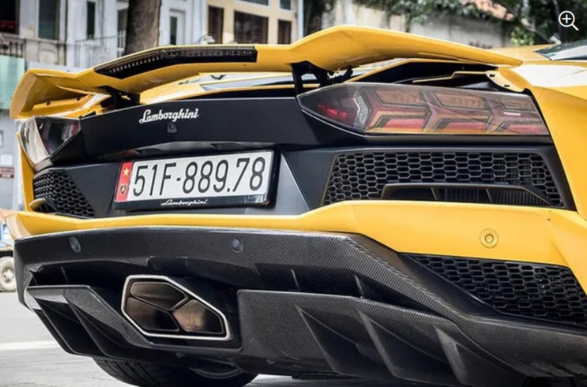 Hoàng Kim Khánh 'lột đồ' trị giá 1,5 tỷ của Lamborghini Aventador S