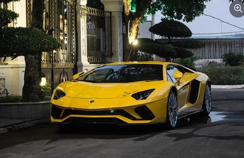 Hoàng Kim Khánh 'lột đồ' trị giá 1,5 tỷ của Lamborghini Aventador S