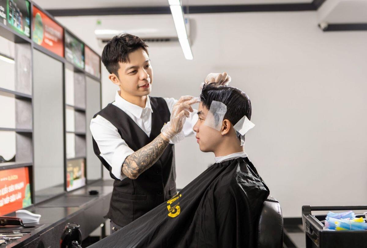 30Shine tiếp cận mạnh mẽ giới doanh nhân và công sở với công nghệ mới Uốn Định Hình cho tóc nam