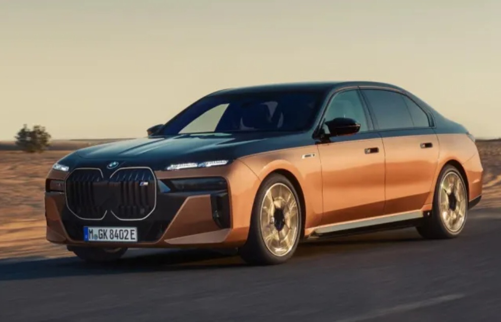 Đánh giá xe BMW i7 M70 xDrive 2024: Xe điện mạnh nhất của BMW, tăng tốc 3,5 giây từ 0 lên 96 km/h