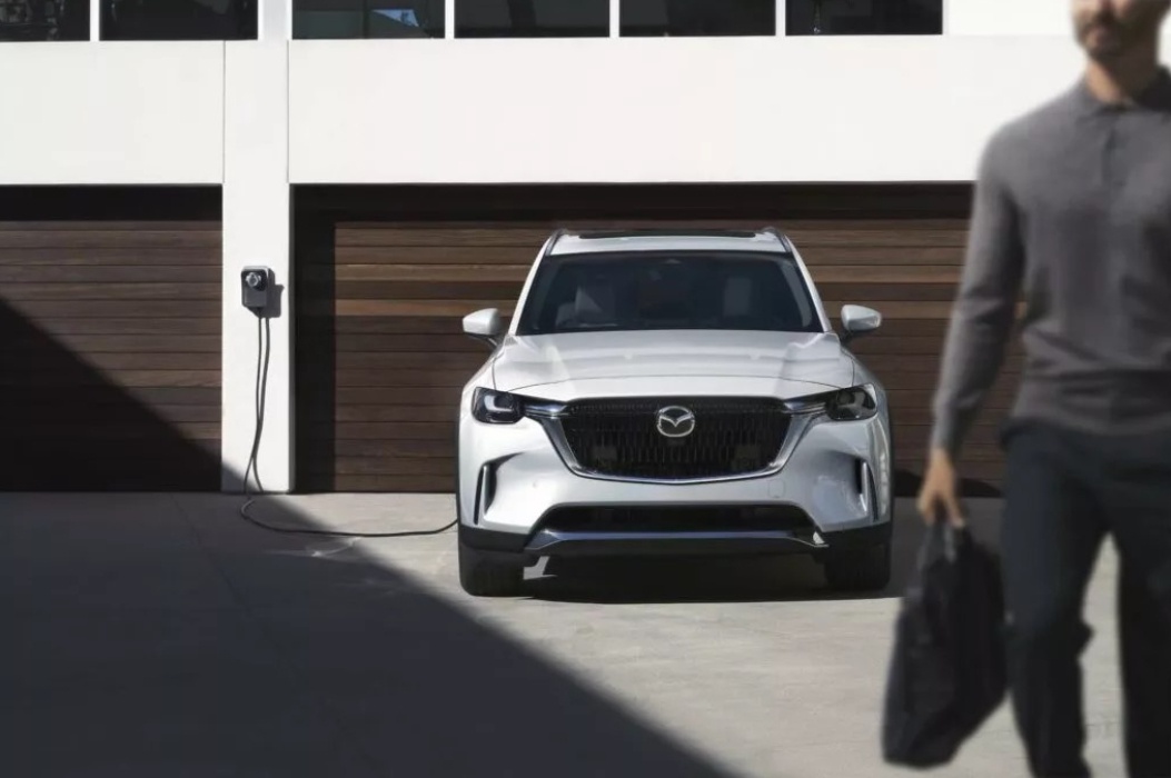 Mazda sẽ ra mắt ô tô 'lai' vào năm 2025