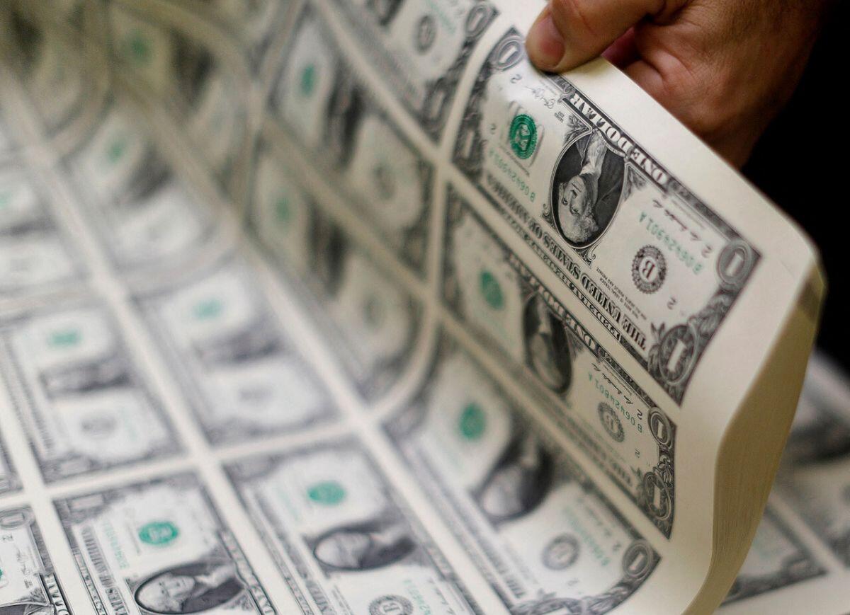Điện Kremlin cảnh báo Mỹ "sắp hết giấy để in thêm tiền"