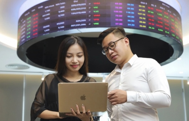 Chứng khoán Việt giảm sâu, quỹ ETF tranh thủ 'hốt hàng'