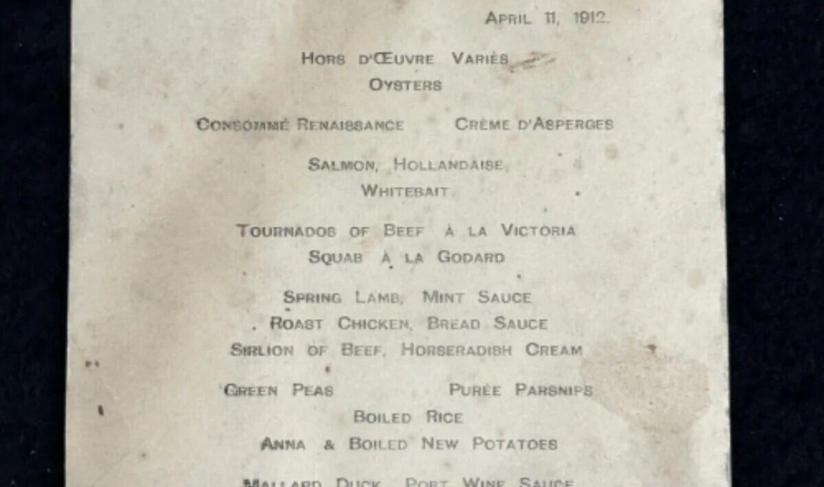 Tờ thực đơn bữa tối trên tàu Titanic được bán giá 2,5 tỉ đồng