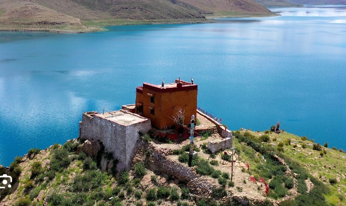Khám phá ngôi chùa Rituo "cô đơn nhất thế giới" khi du lịch Tây Tạng