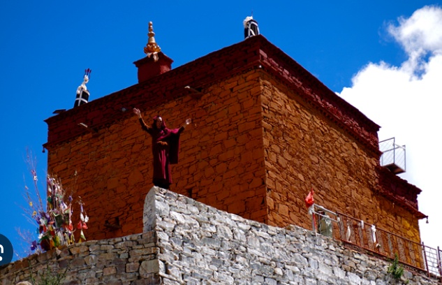 Khám phá ngôi chùa Rituo "cô đơn nhất thế giới" khi du lịch Tây Tạng
