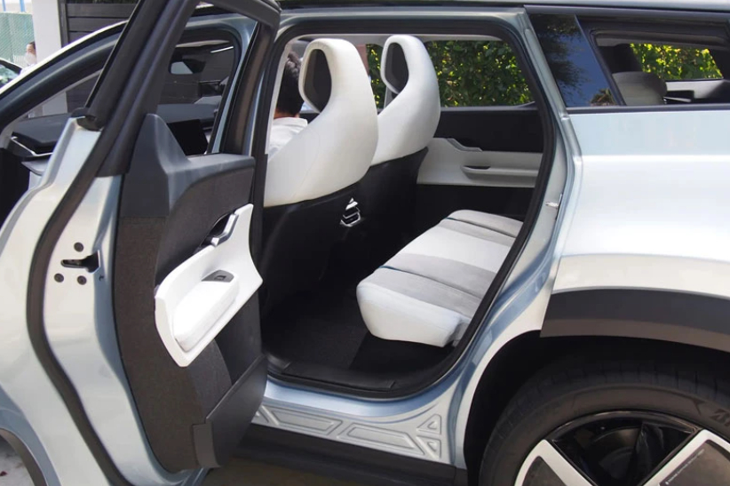 SUV công suất 550 mã lực, thiết kế ấn tượng, giá gần 1,1 tỷ đồng