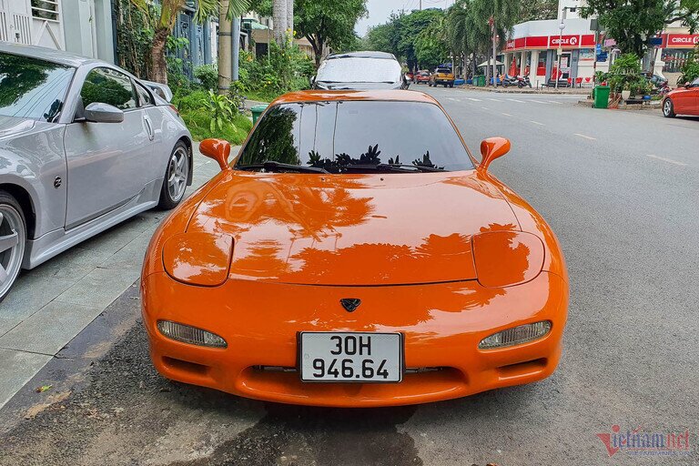 Dân chơi Sài thành tậu xe cổ 30 năm tuổi Mazda RX-7 đẹp long lanh
