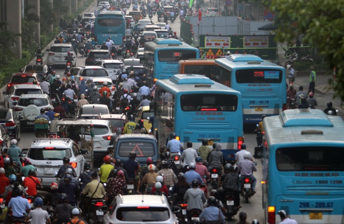 Hà Nội sẽ cắt giảm 4.000 nhân viên phục vụ xe buýt