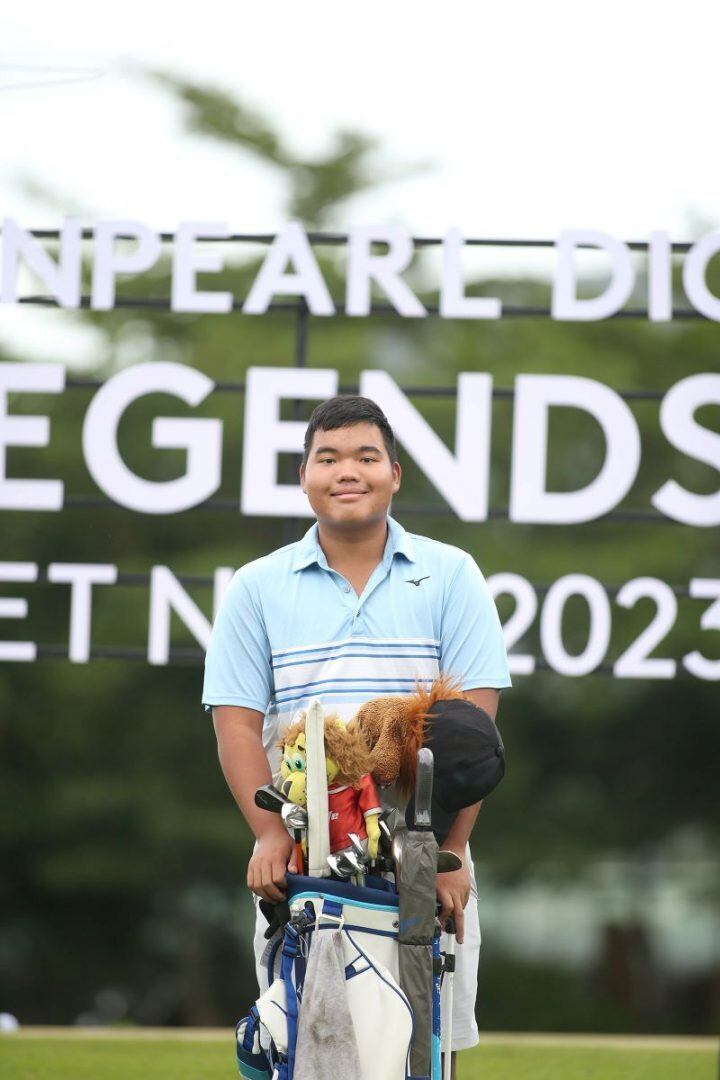 Tài năng 16 tuổi " Lionson"  đọ sức với các huyền thoại golf thế giới