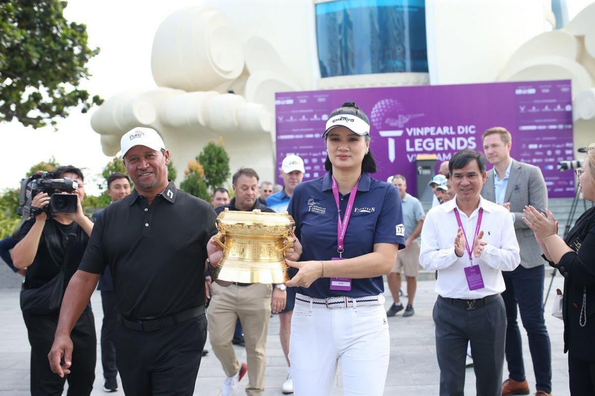 Hoa khôi bóng chuyền Kim Huệ: “Golf giúp tôi rèn luyện bản lĩnh”