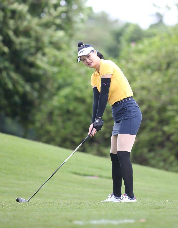 Hoa khôi bóng chuyền Kim Huệ: “Golf giúp tôi rèn luyện bản lĩnh”