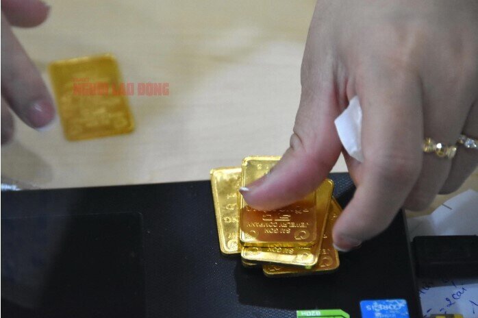Vàng SJC và vàng nhẫn đồng loạt giảm