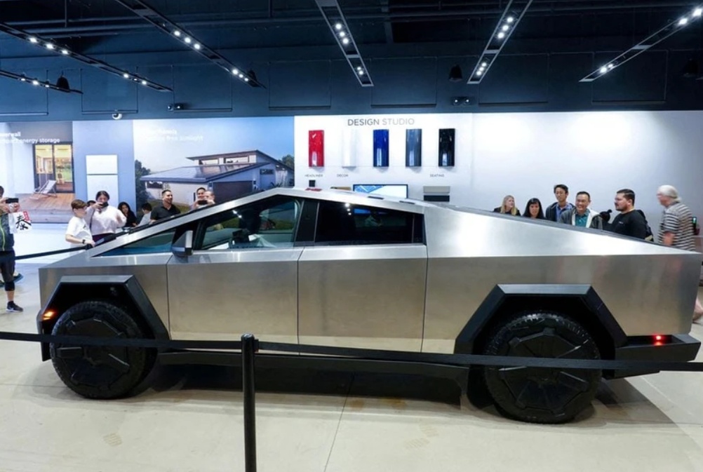 Tesla ra mắt siêu xe bán tải điện Cybertruck, giá khởi điểm cao gấp rưỡi dự kiến