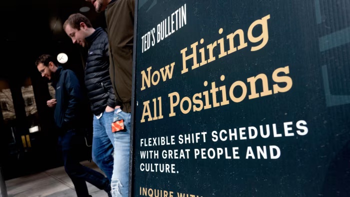 Số lượng việc làm mới ở Mỹ chạm đáy 2 năm