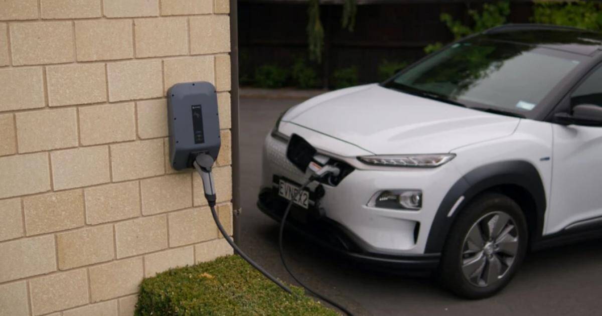 Vì sao người tiêu dùng vẫn thích ô tô xăng hơn ô tô điện?