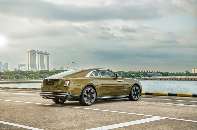 Rolls-Royce Spectre đầu tiên về Việt Nam, ra mắt tháng sau, giá từ 18 tỷ, 'khách chỉ sạc 10 lần/năm'