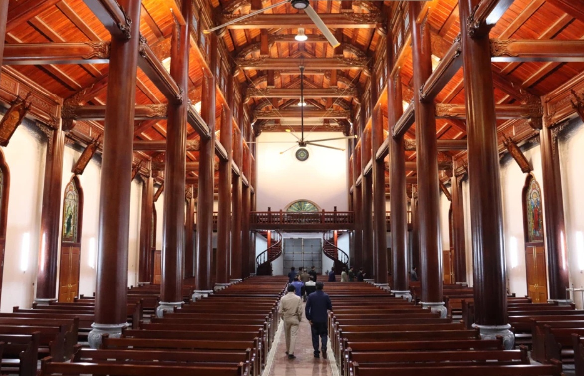 Chiêm ngưỡng vẻ đẹp nhà thờ có khung gỗ lớn nhất Nghệ An