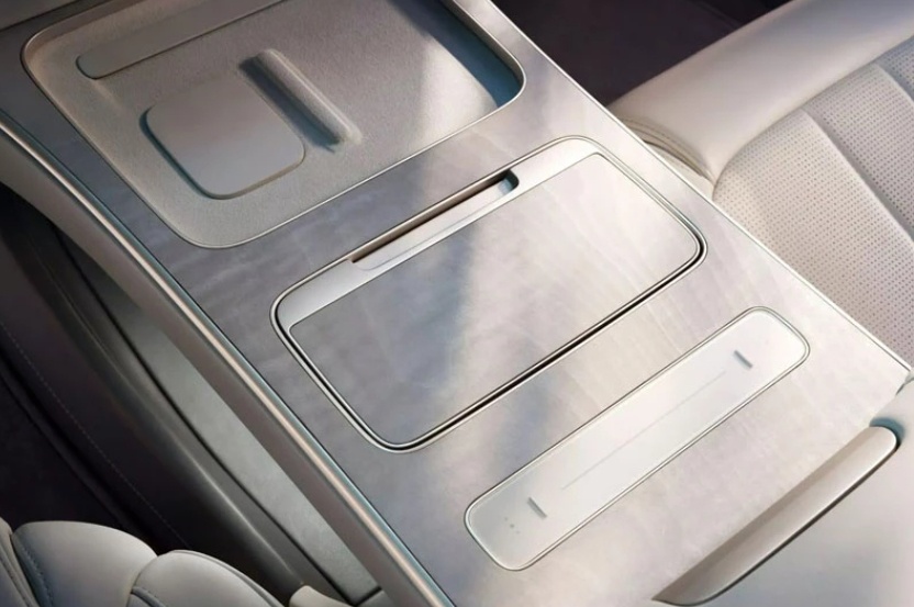 Sedan chạy điện công suất 697 mã lực, sạc 5 phút đi được 255km, hàng loạt công nghệ tối tân, giá hơn 2,6 tỷ đồng, ‘chặt đẹp’ Mercedes-Benz EQS