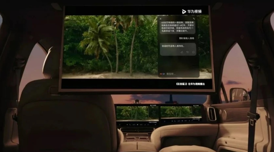 Độc đáo ô tô điện SUV với nhiều màn hình và máy chiếu phim