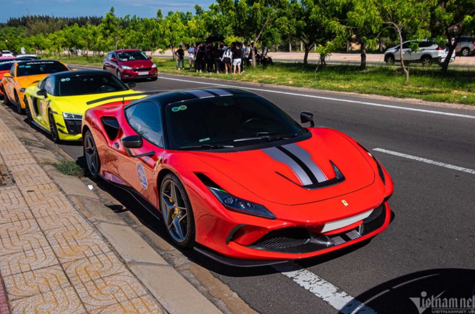 Siêu xe Ferrari F8 độ tiền tỷ của đại gia Sài Gòn, riêng cặp gương tốn 200 triệu