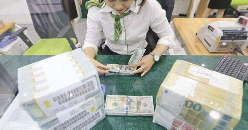 Shinhan Bank: Tỷ giá dự kiến tăng trong nửa đầu 2024 sau đó sẽ giảm dần