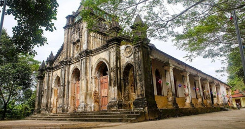 Vẻ đẹp cổ kính của Nhà thờ cổ Tùng Sơn, Đà Nẵng