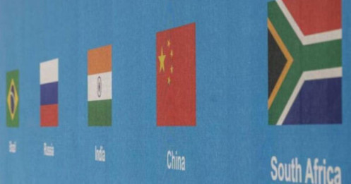 So sánh GDP của khối BRICS và các nước G7