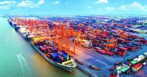 Các hãng container tranh giành thuê thêm tàu​​: Làn sóng lạm phát mới khi khủng hoảng gia tăng?