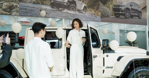 Ngô Thanh Vân được chồng kém 11 tuổi tặng Jeep Gladiator hơn 4,2 tỷ