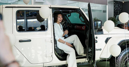 Ngô Thanh Vân được chồng tặng xe bán tải hơn 4 tỷ đồng