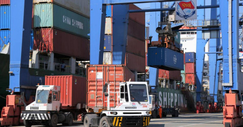 Doanh nghiệp xuất nhập khẩu "kêu cứu" vì hãng tàu tự ý tăng phí THC