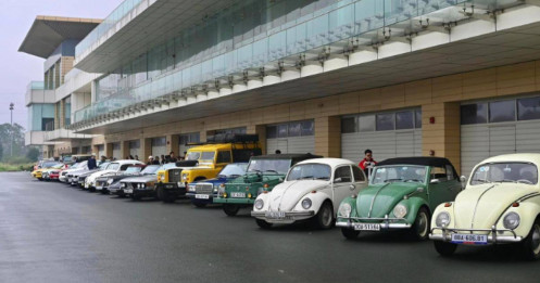 Dàn ô tô cổ nổi tiếng thế giới tới Hà Nội 'du xuân'