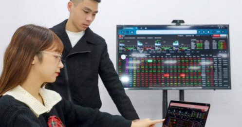 'Có tín hiệu rủi ro nhưng vẫn còn sớm để lo VN-Index tạo đỉnh'