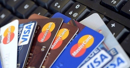 Lương 7 triệu vẫn 'bị' ngân hàng mời mở thẻ tín dụng