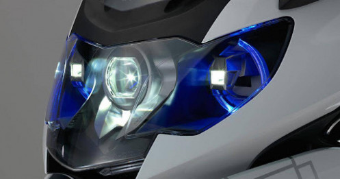 BMW sáng chế đèn pha chống rung cho xe mô tô