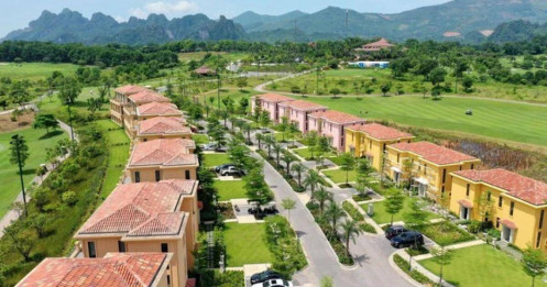 Egroup từng đổi nợ lấy đất khi bán 75 lô đất đồng giá 300 triệu và 27 căn biệt thự nghỉ dưỡng tại vùng ven Hà Nội, hàng trăm nhà đầu tư đã “xuống tiền”