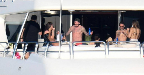 Vợ chồng Beckham nghỉ dưỡng trên siêu du thuyền 20 triệu USD